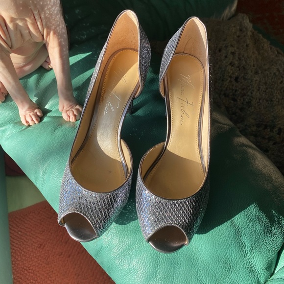 Marc Fisher glitter pumps with open toe and arch - Picture 1 of 4